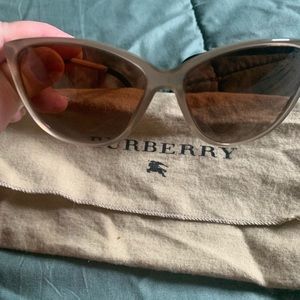 Burberry cat eye sunglass